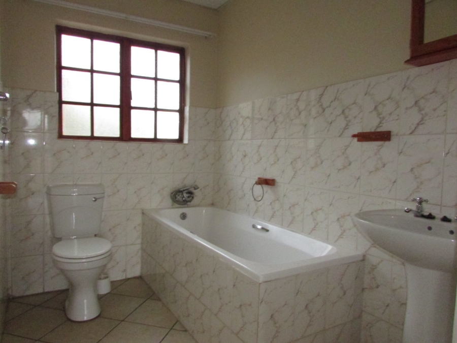 To Let 3 Bedroom Property for Rent in Langenhovenpark Free State